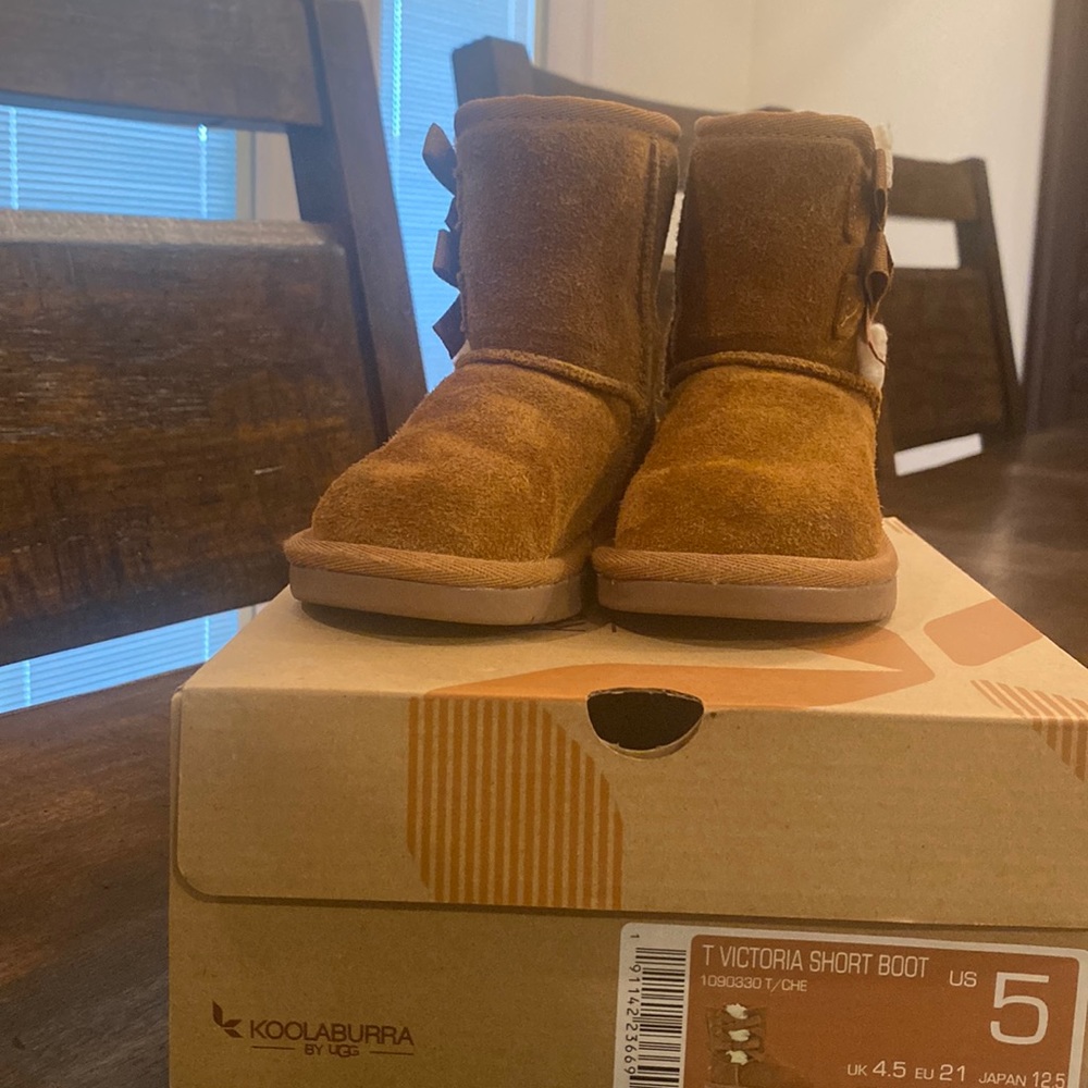 Koolaburra by UGG Size:5 Box included